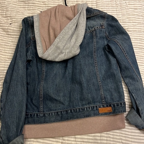 Abercrombie and Fitch Jean Jacket with hoodie Size S - Picture 3 of 7